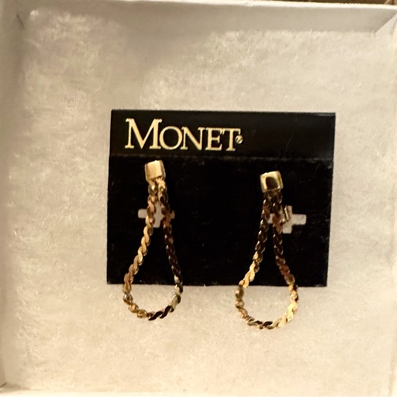 Signed MONET⬇️✅💗 on card Goldtone Chain Dangle Serpentine Earrings 1.5" - Picture 2 of 6